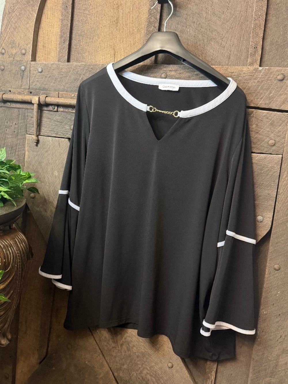 Calvin Klein Black Gold Chain Link Split V-Neck Bell Sleeve Blouse Top Trim